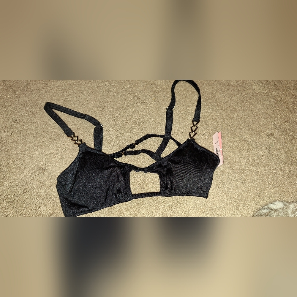NWT/ Victoria Secret / Swim suit top Black / SIZE :XS